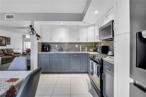 Condominio en venta en Miami, Florida, 3 dormitorios, 96.62 m2 № 1956369 - foto 3