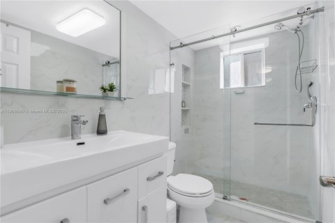Condominio en venta en Miami, Florida, 3 dormitorios, 96.62 m2 № 1956369 - foto 11