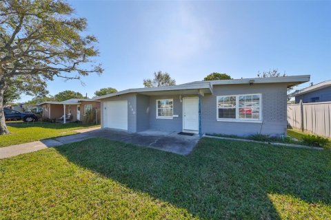 Casa en alquiler en Pinellas Park, Florida, 3 dormitorios, 81.94 m2 № 1915917 - foto 3
