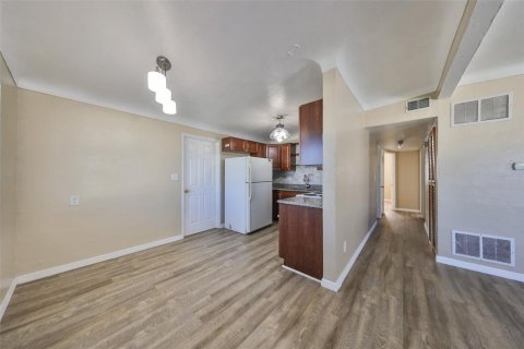 Casa en alquiler en Pinellas Park, Florida, 3 dormitorios, 81.94 m2 № 1915917 - foto 11