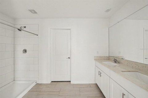 Casa en venta en Zephyrhills, Florida, 5 dormitorios, 205.96 m2 № 2388766 - foto 10