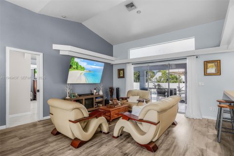 Villa ou maison à vendre à Cape Coral, Floride: 3 chambres, 208.29 m2 № 2004971 - photo 8