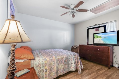 Villa ou maison à vendre à Cape Coral, Floride: 3 chambres, 208.29 m2 № 2004971 - photo 17