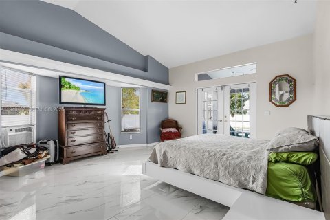 Villa ou maison à vendre à Cape Coral, Floride: 3 chambres, 208.29 m2 № 2004971 - photo 12