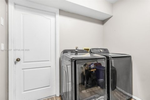 Villa ou maison à vendre à Cape Coral, Floride: 3 chambres, 208.29 m2 № 2004971 - photo 20