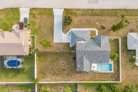 Villa ou maison à vendre à Cape Coral, Floride: 3 chambres, 208.29 m2 № 2004971 - photo 2