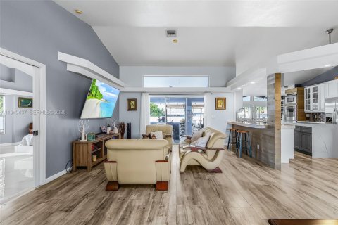 Villa ou maison à vendre à Cape Coral, Floride: 3 chambres, 208.29 m2 № 2004971 - photo 9