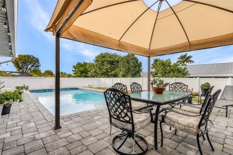 Villa ou maison à vendre à Cape Coral, Floride: 3 chambres, 208.29 m2 № 2004971 - photo 3