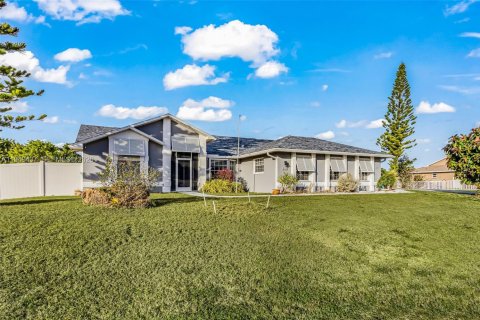 Villa ou maison à Cape Coral, Floride 3 chambres, 208.29 m2 № 2004971