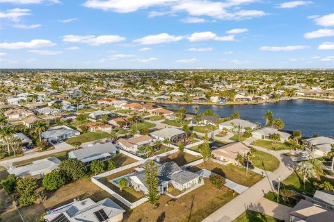 Villa ou maison à vendre à Cape Coral, Floride: 3 chambres, 208.29 m2 № 2004971 - photo 28