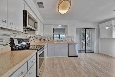 Condo in Bradenton, Florida, 2 bedrooms  № 1744844 - photo 17