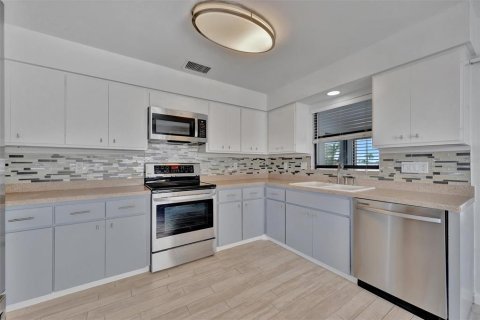 Condo in Bradenton, Florida, 2 bedrooms  № 1744844 - photo 18