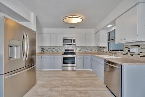 Condo in Bradenton, Florida, 2 bedrooms  № 1744844 - photo 19