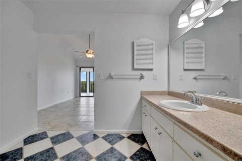 Condo in Bradenton, Florida, 2 bedrooms  № 1744844 - photo 26