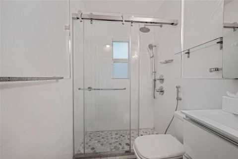 Villa ou maison à vendre à Coral Gables, Floride: 3 chambres, 124.95 m2 № 1999180 - photo 9