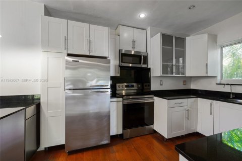 Villa ou maison à vendre à Coral Gables, Floride: 3 chambres, 124.95 m2 № 1999180 - photo 6