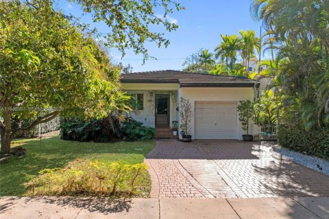 Villa ou maison à Coral Gables, Floride 3 chambres, 124.95 m2 № 1999180