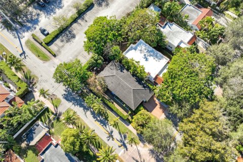 Villa ou maison à vendre à Coral Gables, Floride: 3 chambres, 124.95 m2 № 1999180 - photo 18