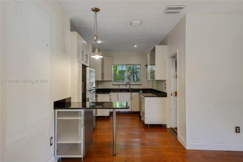 Villa ou maison à vendre à Coral Gables, Floride: 3 chambres, 124.95 m2 № 1999180 - photo 5