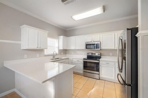 House in Kissimmee, Florida 3 bedrooms, 165.92 sq.m. № 2198884 - photo 11