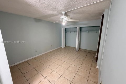 Copropriété à louer à Miami, Floride: 2 chambres, 74.32 m2 № 2435860 - photo 2
