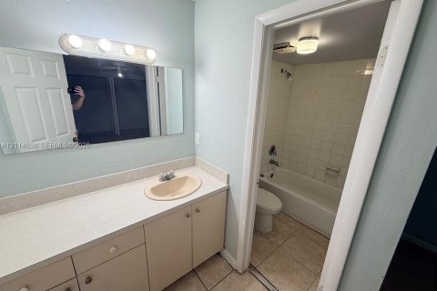 Copropriété à louer à Miami, Floride: 2 chambres, 74.32 m2 № 2435860 - photo 6