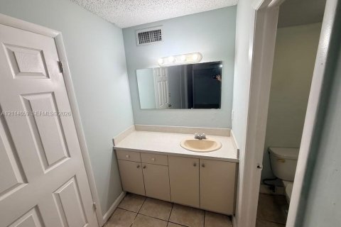 Copropriété à louer à Miami, Floride: 2 chambres, 74.32 m2 № 2435860 - photo 5