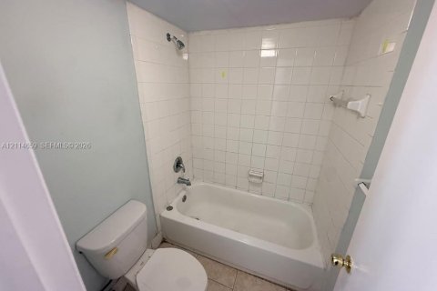 Copropriété à louer à Miami, Floride: 2 chambres, 74.32 m2 № 2435860 - photo 3
