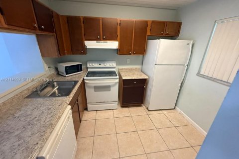 Copropriété à louer à Miami, Floride: 2 chambres, 74.32 m2 № 2435860 - photo 12