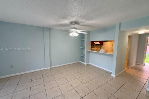 Copropriété à louer à Miami, Floride: 2 chambres, 74.32 m2 № 2435860 - photo 9