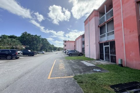 Copropriété à louer à Miami, Floride: 2 chambres, 74.32 m2 № 2435860 - photo 19