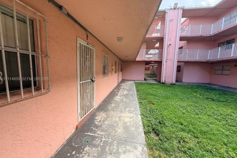 Copropriété à louer à Miami, Floride: 2 chambres, 74.32 m2 № 2435860 - photo 17