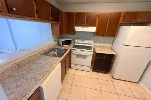 Copropriété à louer à Miami, Floride: 2 chambres, 74.32 m2 № 2435860 - photo 11