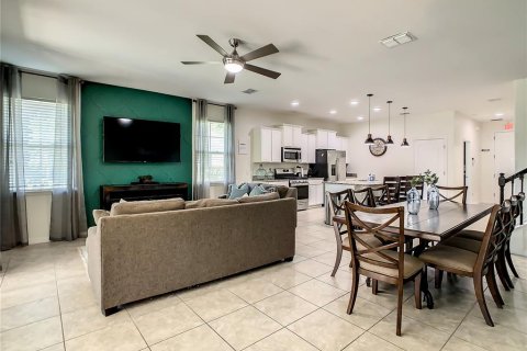 Townhouse in Davenport, Florida 5 bedrooms, 228.54 sq.m. № 1812825 - photo 13