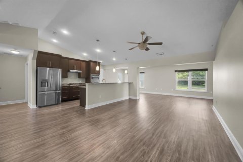 House in St. Lucie, Florida 3 bedrooms, 159.79 sq.m. № 2378755 - photo 18