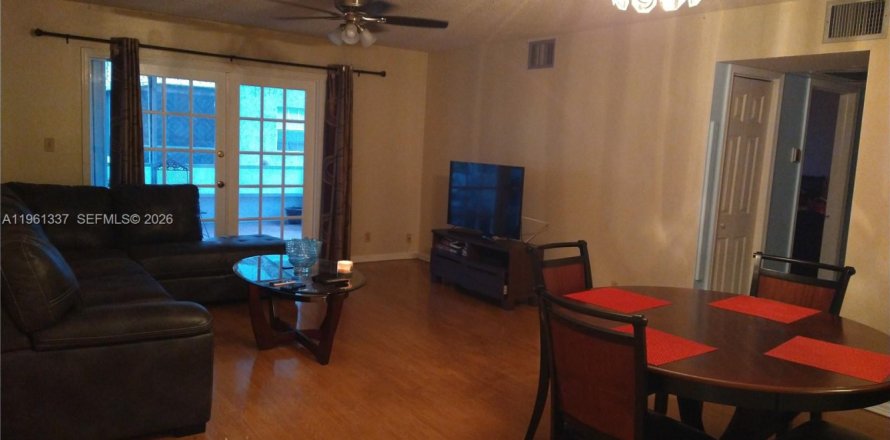 Condominio en Davie, Florida, 2 dormitorios  № 2024556