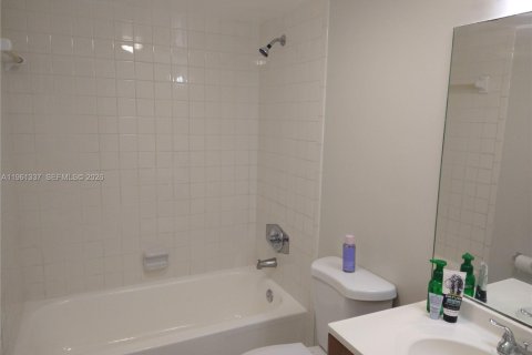 Condominio en venta en Davie, Florida, 2 dormitorios, 105.91 m2 № 2024556 - foto 4