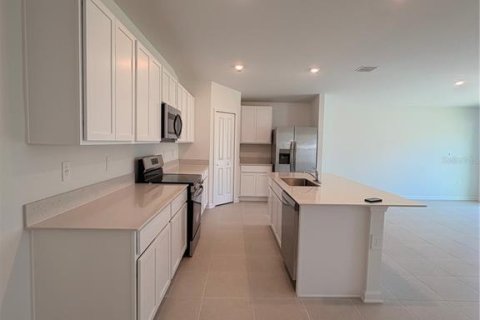 House in Eustis, Florida 4 bedrooms, 201.97 sq.m. № 2224775 - photo 6