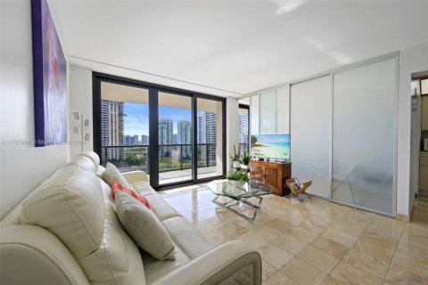 Condo in Aventura, Florida, 1 bedroom  № 1604360 - photo 8