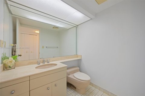 Condo in Aventura, Florida, 1 bedroom  № 1604360 - photo 15