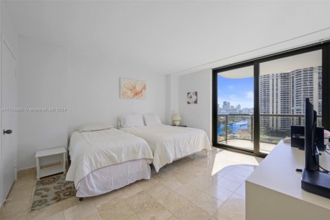 Condo in Aventura, Florida, 1 bedroom  № 1604360 - photo 26