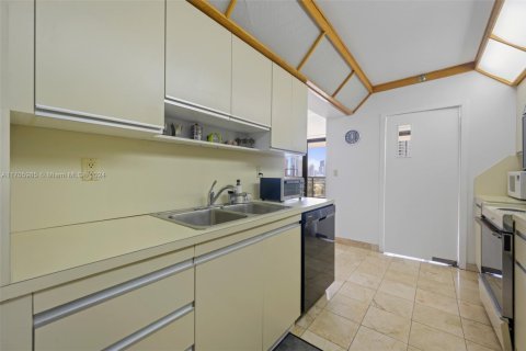 Condo in Aventura, Florida, 1 bedroom  № 1604360 - photo 11