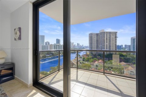 Condo in Aventura, Florida, 1 bedroom  № 1604360 - photo 4