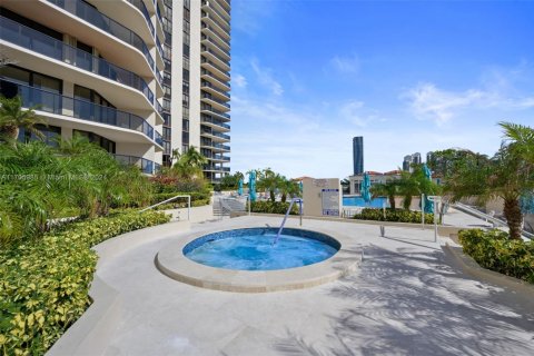 Condo in Aventura, Florida, 1 bedroom  № 1604360 - photo 17