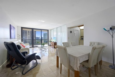 Condo in Aventura, Florida, 1 bedroom  № 1604360 - photo 22