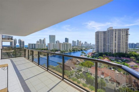 Condo in Aventura, Florida, 1 bedroom  № 1604360 - photo 2