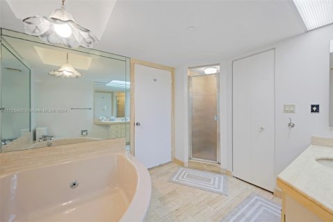 Condo in Aventura, Florida, 1 bedroom  № 1604360 - photo 14