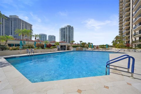 Condo in Aventura, Florida, 1 bedroom  № 1604360 - photo 16