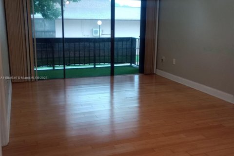 Condominio en alquiler en Hollywood, Florida, 1 dormitorio, 62.24 m2 № 1925490 - foto 1
