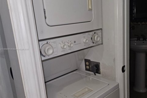 Condominio en alquiler en Hollywood, Florida, 1 dormitorio, 62.24 m2 № 1925490 - foto 5